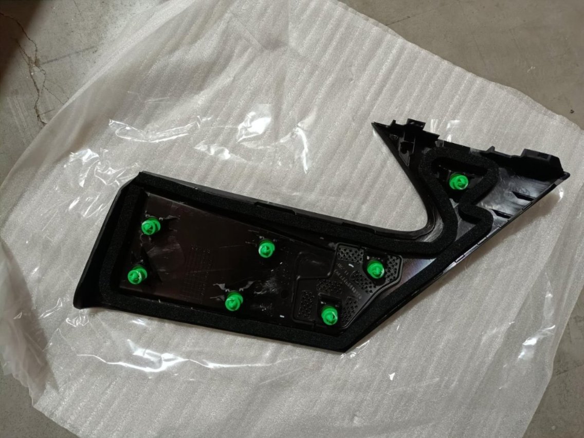 Left D-Pillar Exterior Trim Assembly