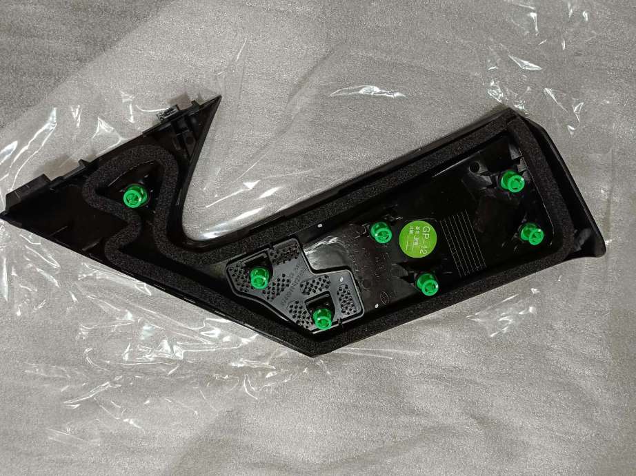 Right D-Pillar Exterior Trim Assembly