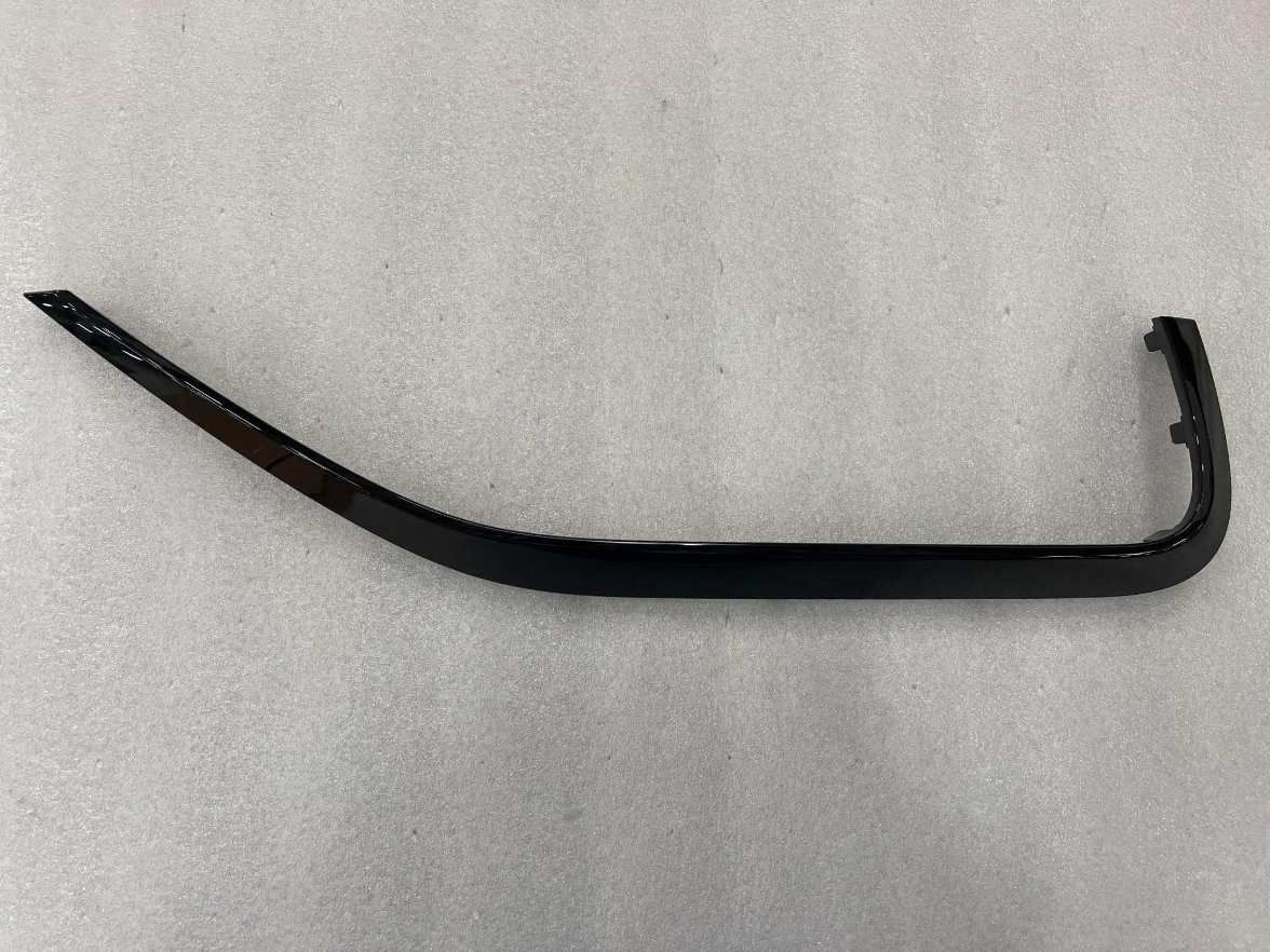 Left rear door rocker panel trim